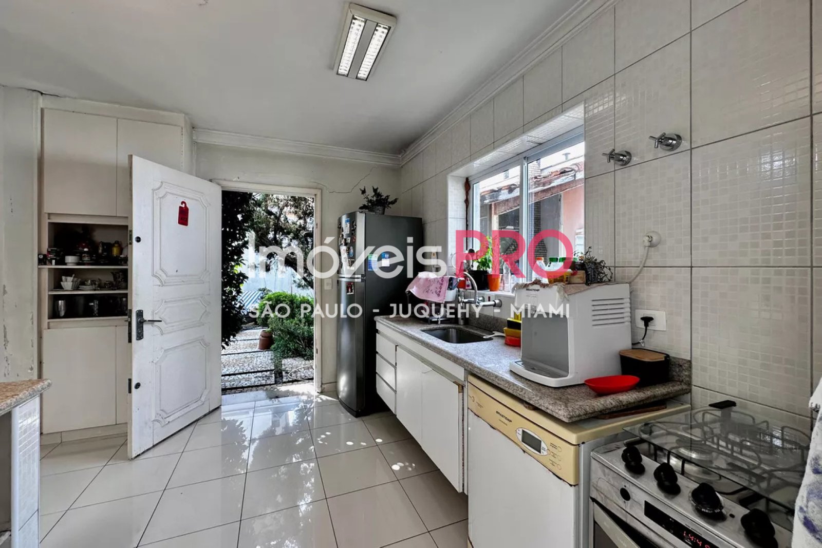 Foto :: https://assets.imoveispro.com.br/thumb/IP38041/casa-terrea-venda-granja-julieta_IP38041_17_1920x1080.jpg?