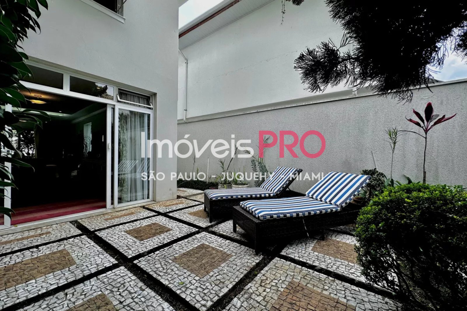 Foto :: https://assets.imoveispro.com.br/thumb/IP38041/casa-terrea-venda-granja-julieta_IP38041_47_1920x1080.jpg?