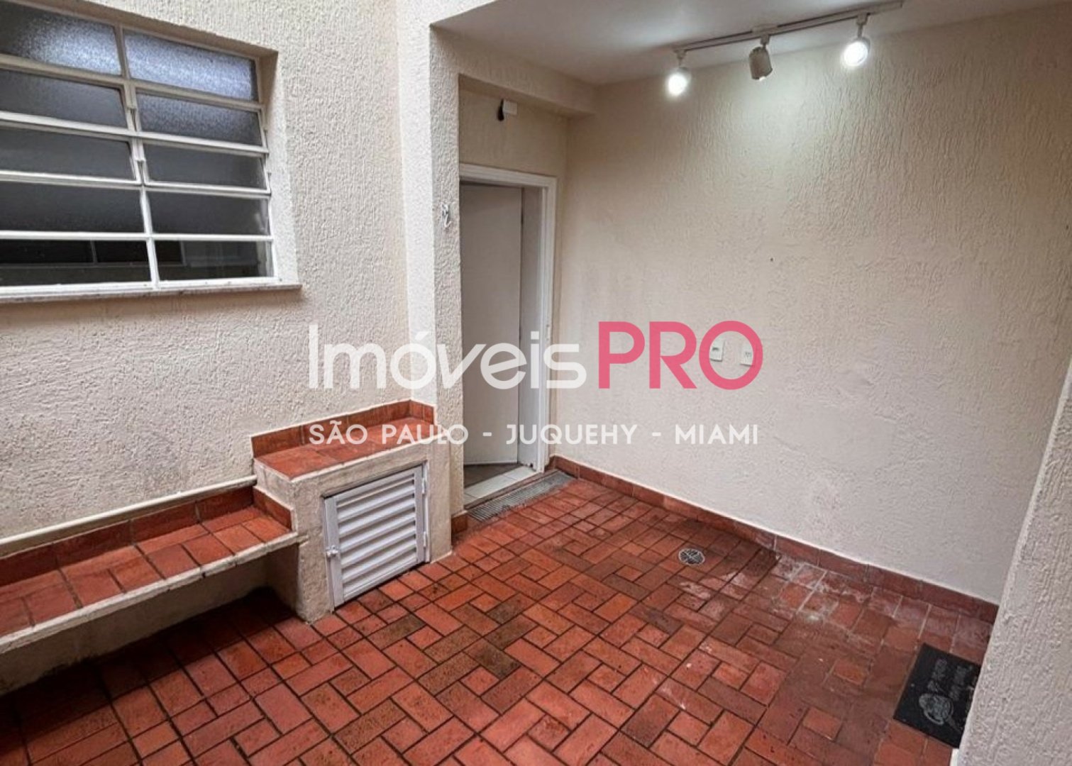 Foto :: https://assets.imoveispro.com.br/thumb/IP38047/casa-de-vila-venda-brooklin_IP38047_17_1920x1080.jpg?