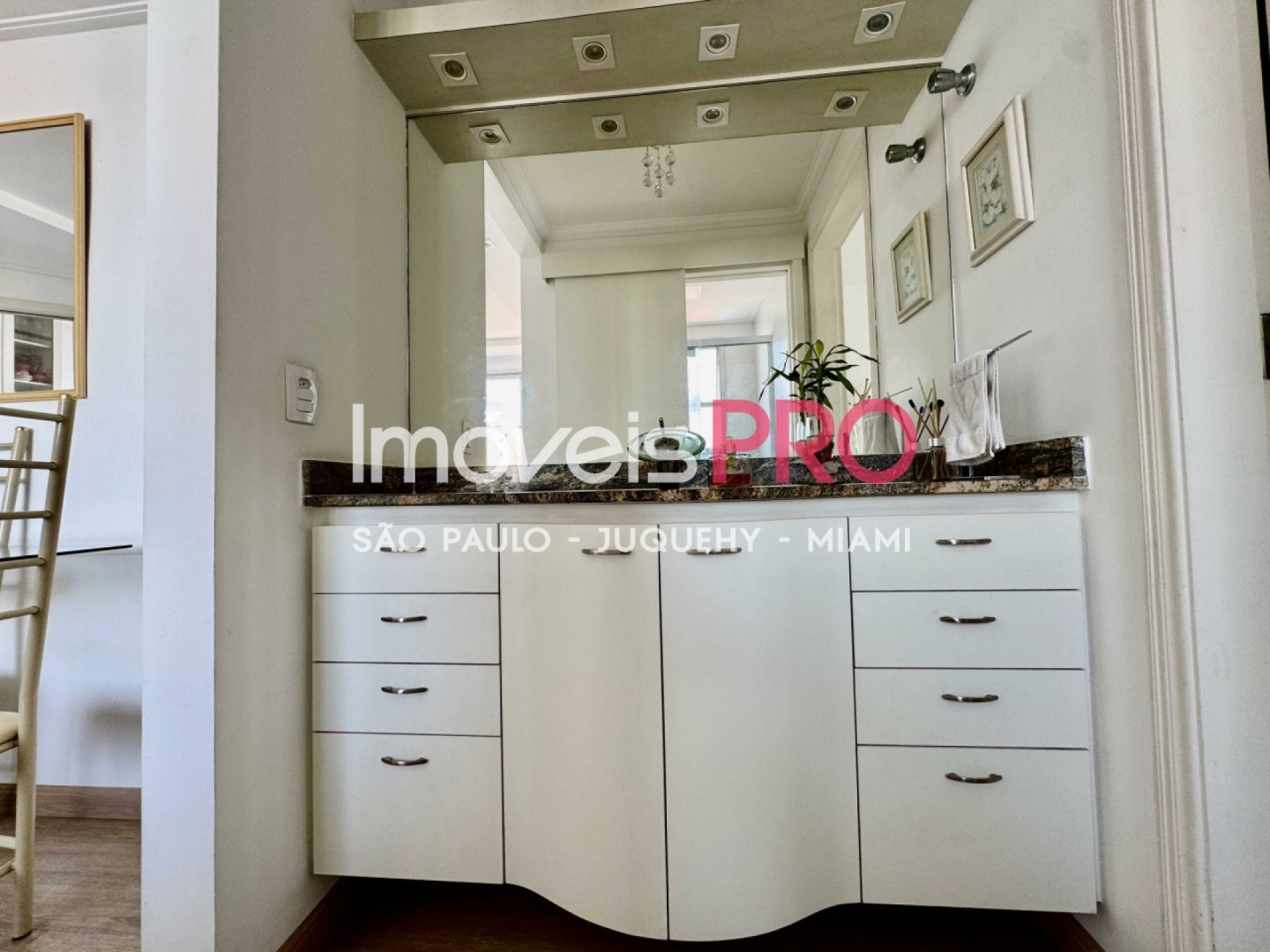 Foto :: https://assets.imoveispro.com.br/thumb/IP38049/apartamento-venda-vila-mariana_IP38049_11_1920x1080.jpg?