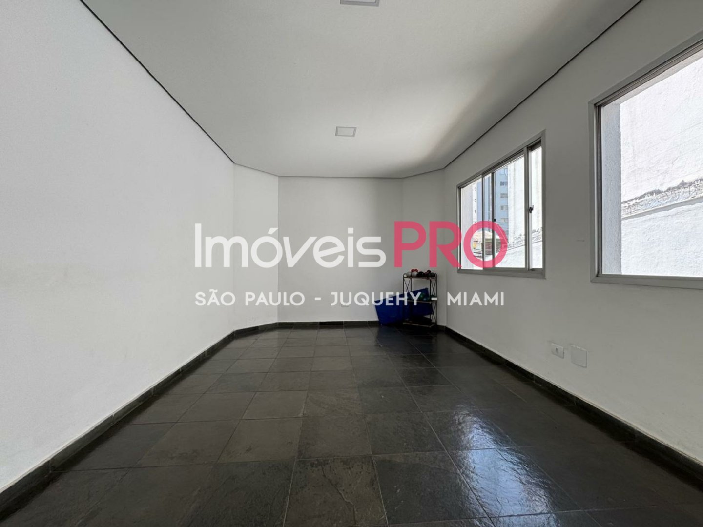 Foto :: https://assets.imoveispro.com.br/thumb/IP38049/apartamento-venda-vila-mariana_IP38049_23_1920x1080.jpg?