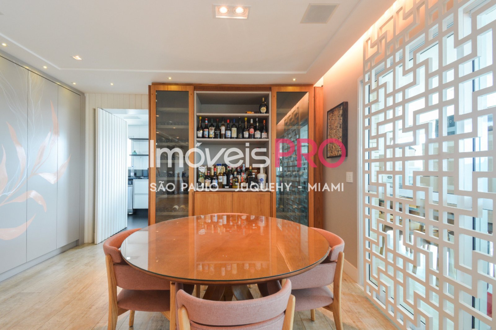 Foto :: https://assets.imoveispro.com.br/thumb/IP38093/apartamento-venda-saude_IP38093_11_1920x1080.jpg?