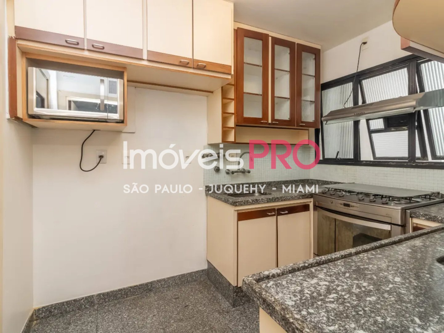 Foto :: https://assets.imoveispro.com.br/thumb/IP38099/apartamento-venda-itaim-bibi_IP38099_11_1920x1080.jpg?