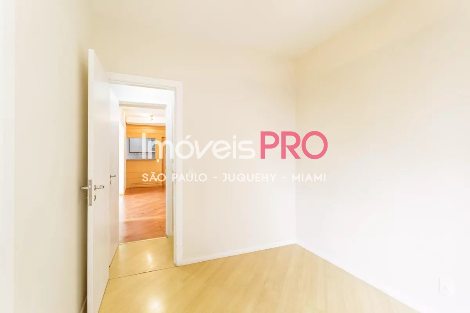 Foto :: https://assets.imoveispro.com.br/thumb/IP38117/apartamento-venda-moema-passaros_IP38117_17_1920x1080.jpg?