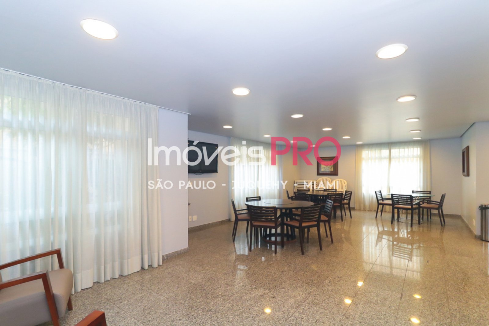 Foto :: https://assets.imoveispro.com.br/thumb/IP38117/apartamento-venda-moema-passaros_IP38117_35_1920x1080.jpg?