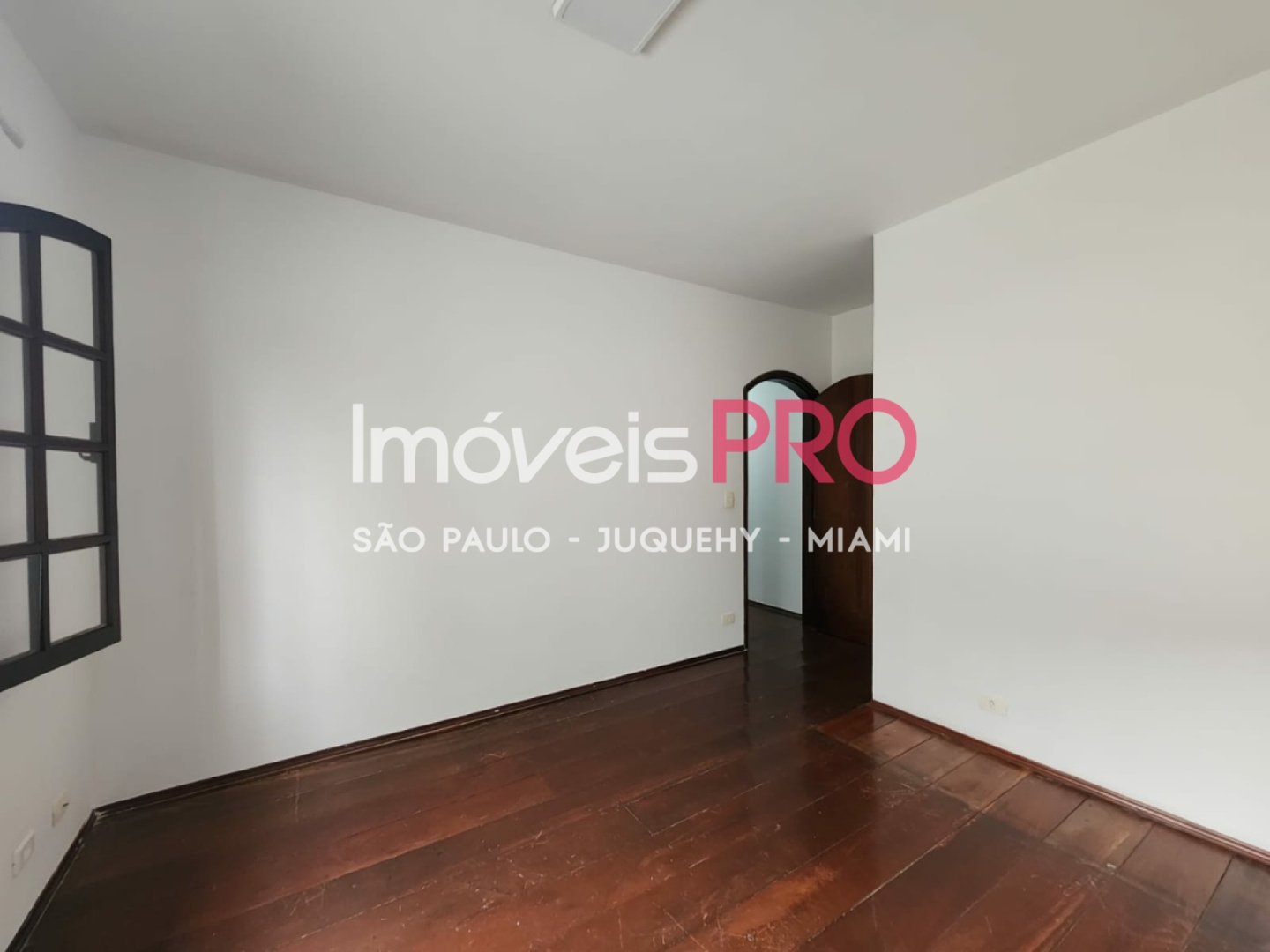 Foto :: https://assets.imoveispro.com.br/thumb/IP38140/casa-venda-indianopolis_IP38140_17_1920x1080.jpg?