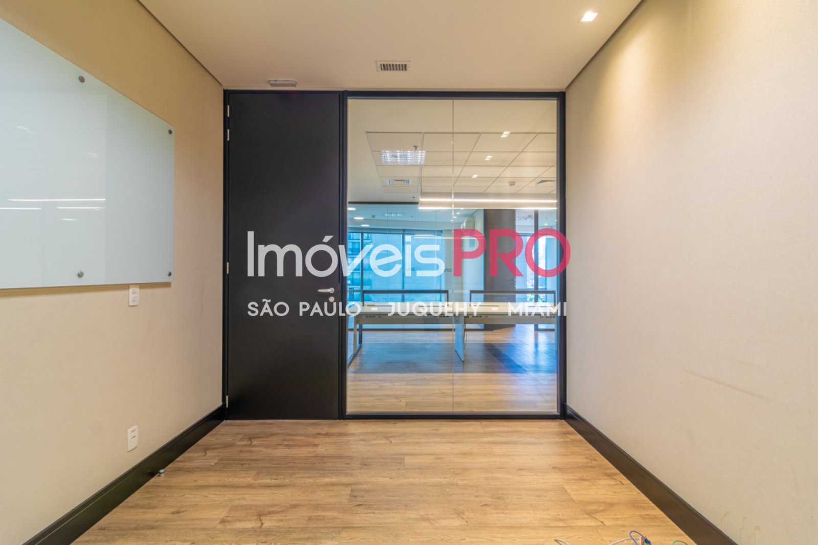 Foto :: https://assets.imoveispro.com.br/thumb/IP38142/conj-comercial-aluguel-itaim-bibi_IP38142_41_1920x1080.jpg?