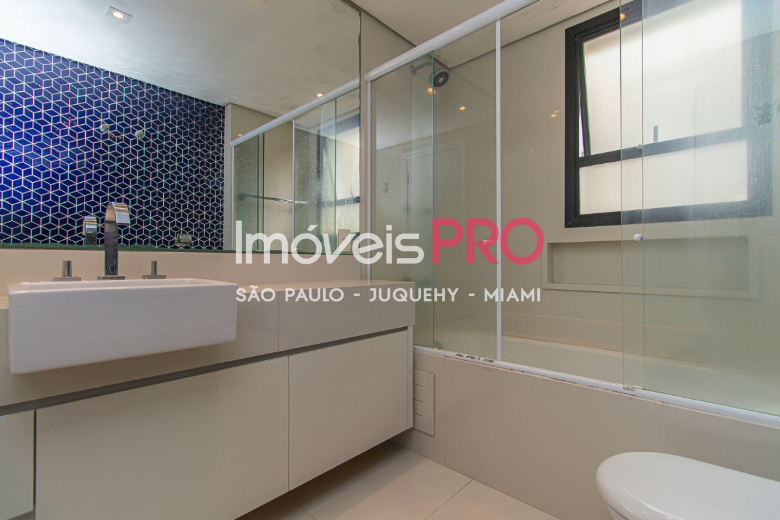 Foto :: https://assets.imoveispro.com.br/thumb/IP38162/apartamento-venda-higienopolis_IP38162_35_1920x1080.jpg?