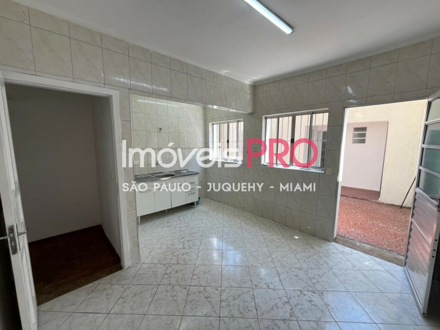 Foto :: IP38177
