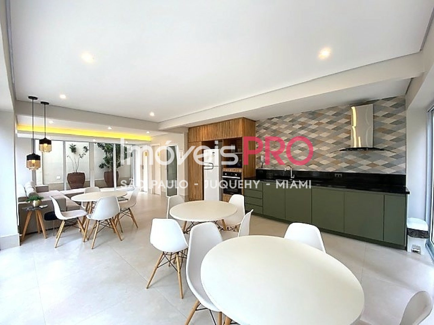 Foto :: https://assets.imoveispro.com.br/thumb/IP38187/apartamento-venda-itaim-bibi_IP38187_29_1920x1080.jpg?