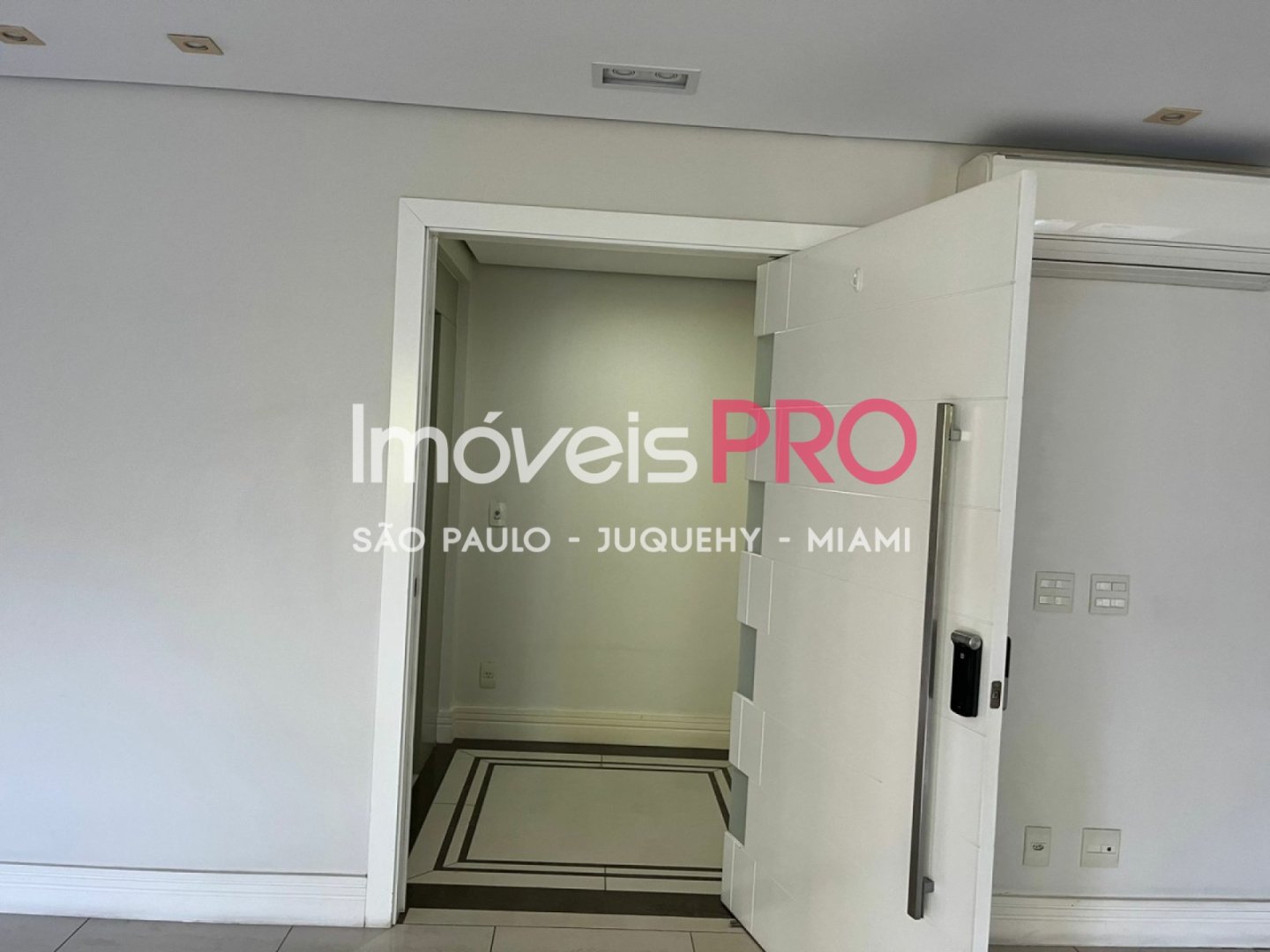Foto :: IP38190