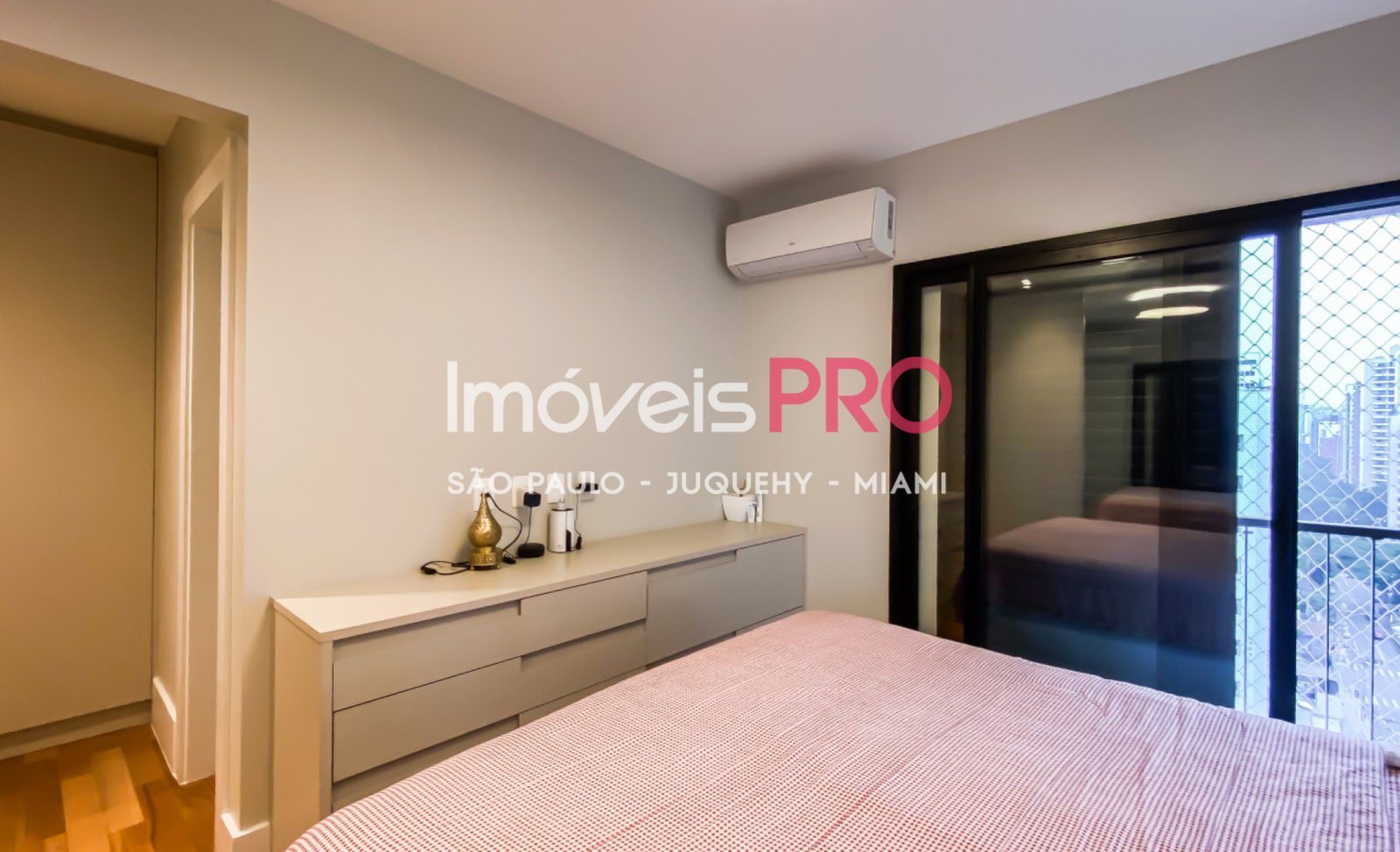 Foto :: https://assets.imoveispro.com.br/thumb/IP38206/apartamento-venda-moema_IP38206_17_1920x1080.jpg?