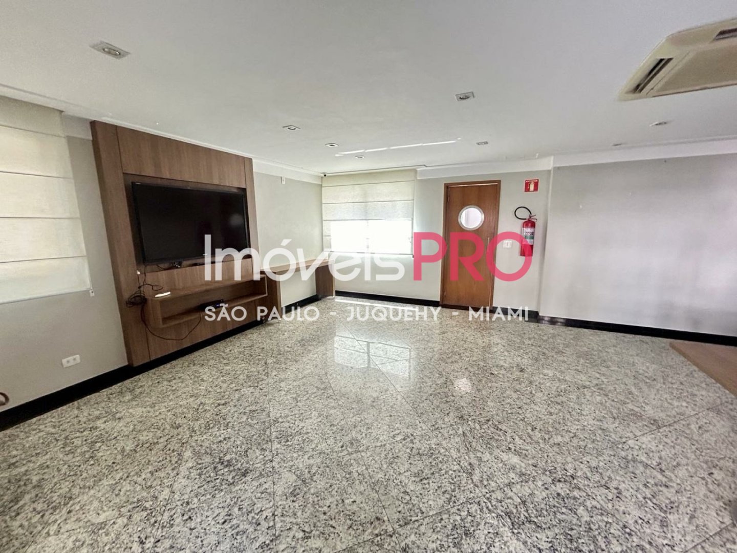 Foto :: https://assets.imoveispro.com.br/thumb/IP38206/apartamento-venda-moema_IP38206_41_1920x1080.jpg?