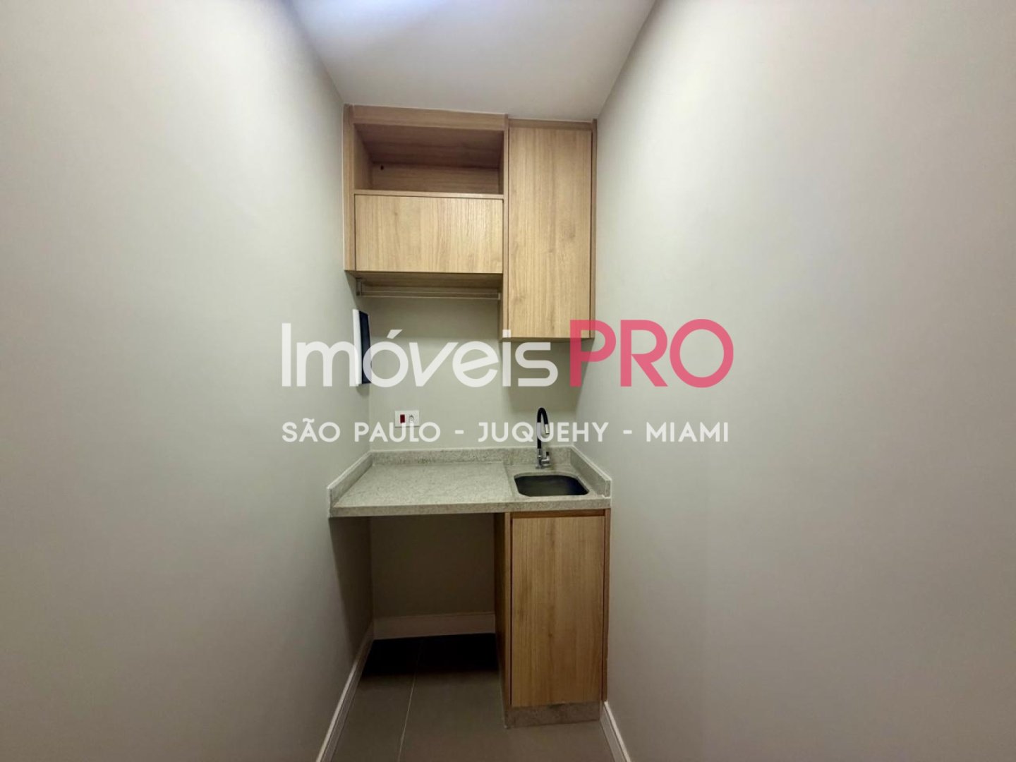 Foto :: https://assets.imoveispro.com.br/thumb/IP38207/apartamento-venda-moema_IP38207_11_1920x1080.jpg?