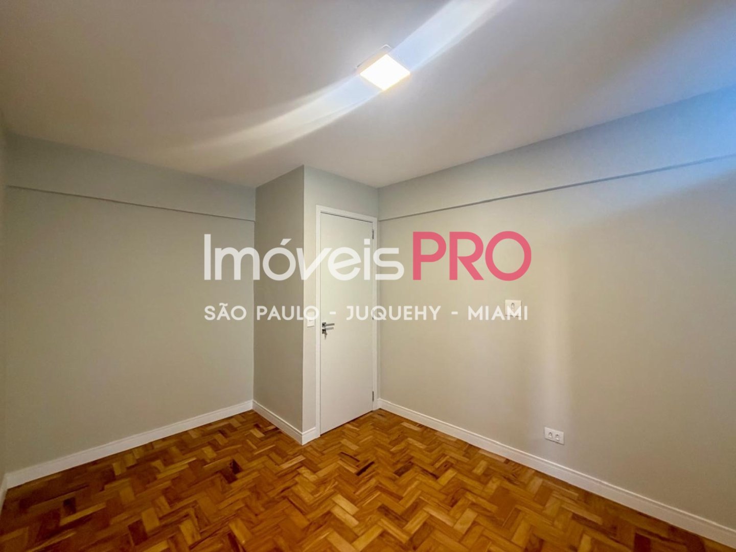 Foto :: https://assets.imoveispro.com.br/thumb/IP38207/apartamento-venda-moema_IP38207_17_1920x1080.jpg?