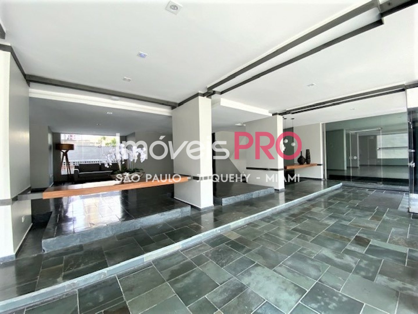 Foto :: https://assets.imoveispro.com.br/thumb/IP38208/apartamento-venda-itaim-bibi_IP38208_17_1920x1080.jpg?