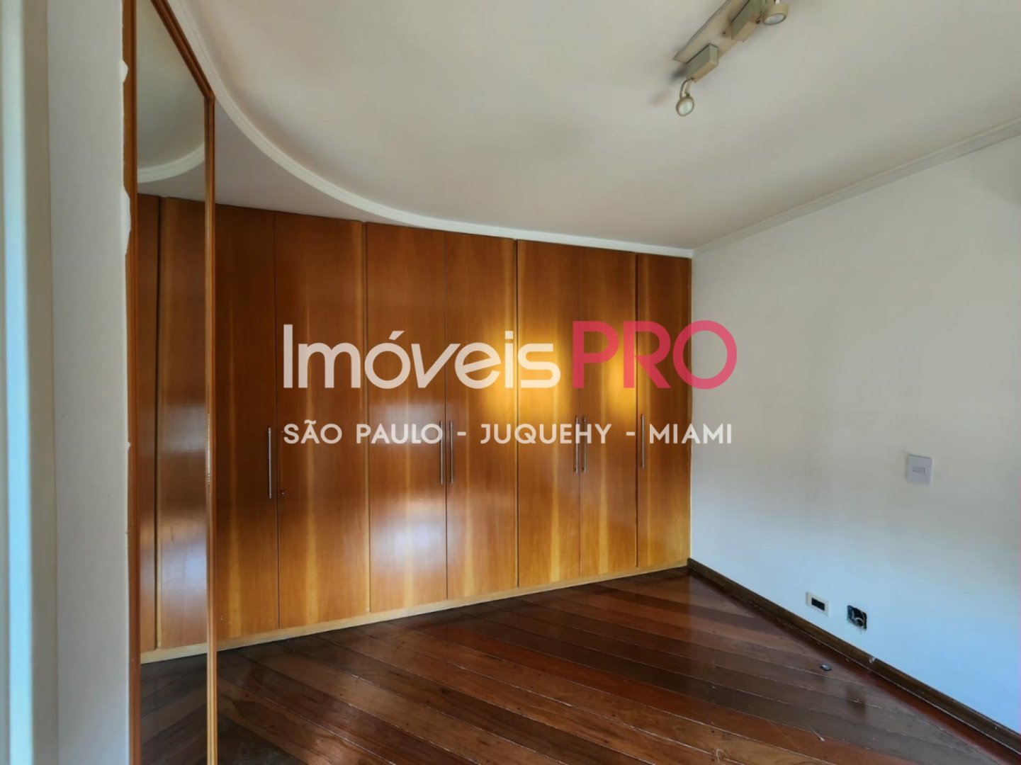 Foto :: https://assets.imoveispro.com.br/thumb/IP38243/apartamento-aluguel-real-parque_IP38243_11_1920x1080.jpg?