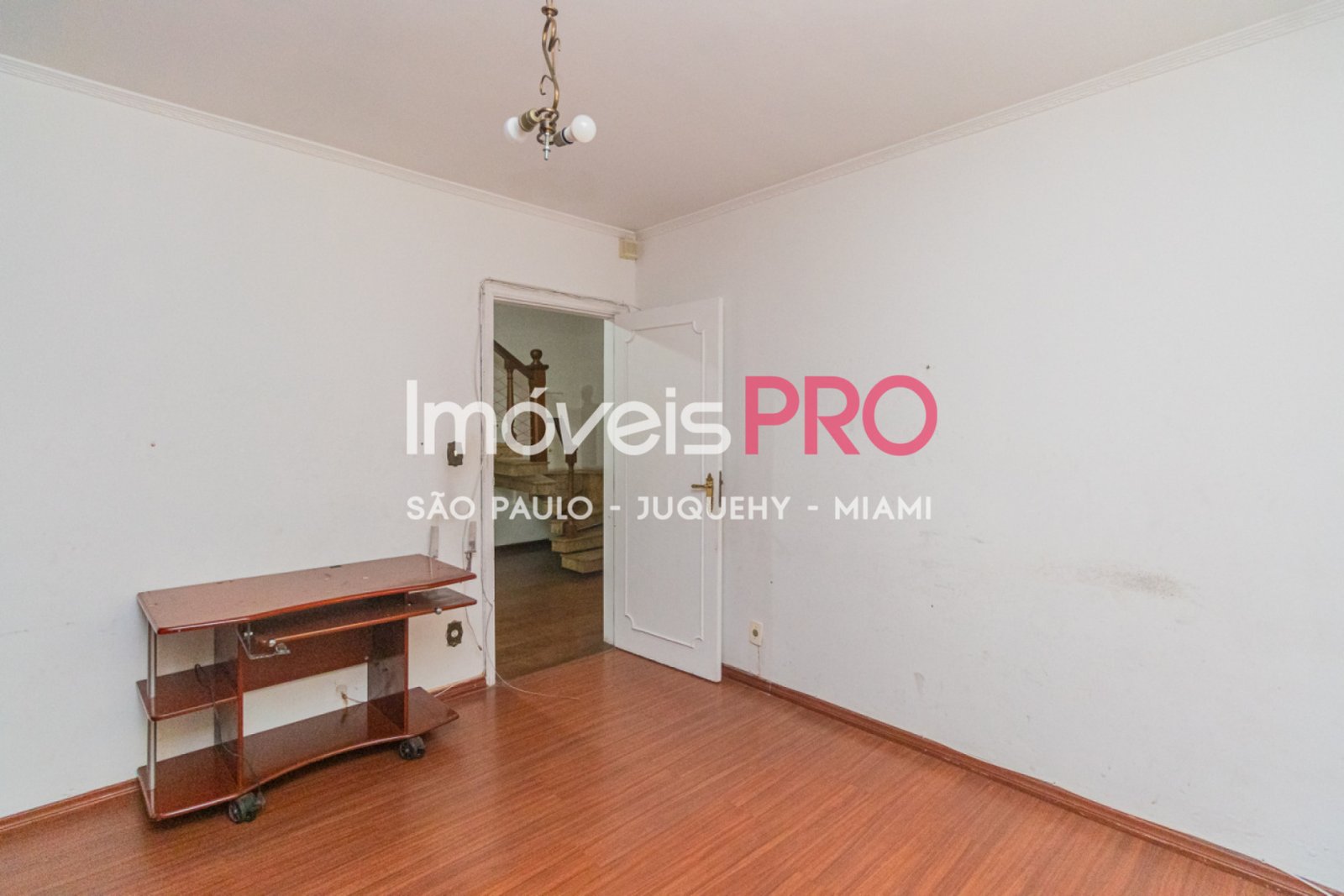 Foto :: https://assets.imoveispro.com.br/thumb/IP38256/casa-venda-bosque-da-saude_IP38256_11_1920x1080.jpg?