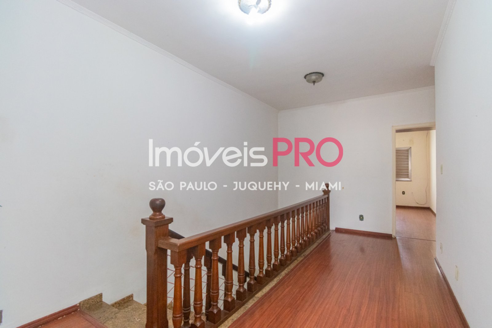 Foto :: https://assets.imoveispro.com.br/thumb/IP38256/casa-venda-bosque-da-saude_IP38256_23_1920x1080.jpg?