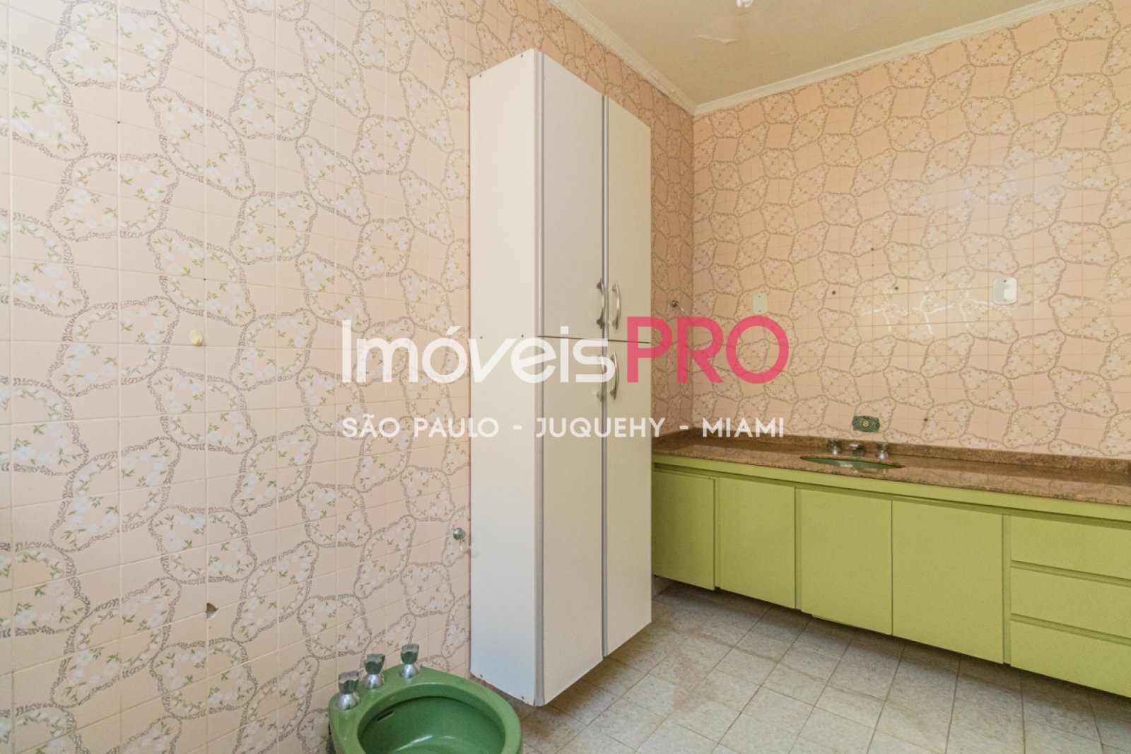 Foto :: https://assets.imoveispro.com.br/thumb/IP38256/casa-venda-bosque-da-saude_IP38256_35_1920x1080.jpg?