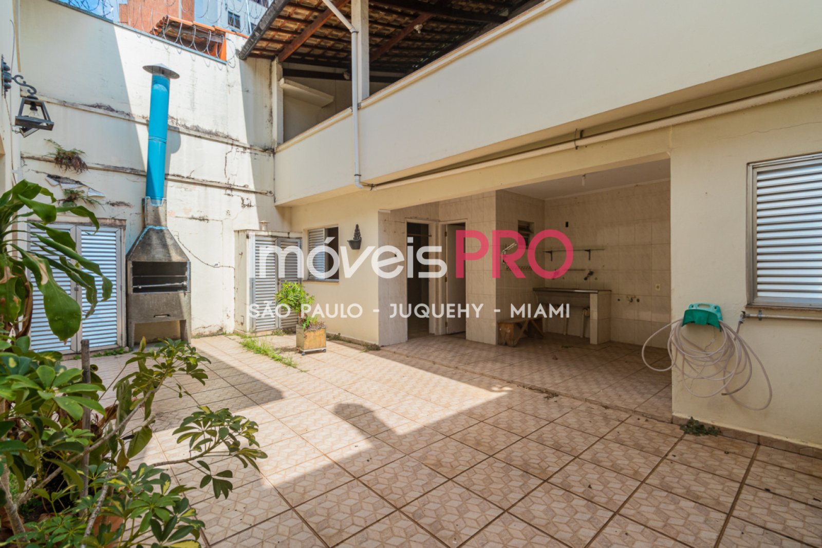 Foto :: https://assets.imoveispro.com.br/thumb/IP38256/casa-venda-bosque-da-saude_IP38256_47_1920x1080.jpg?