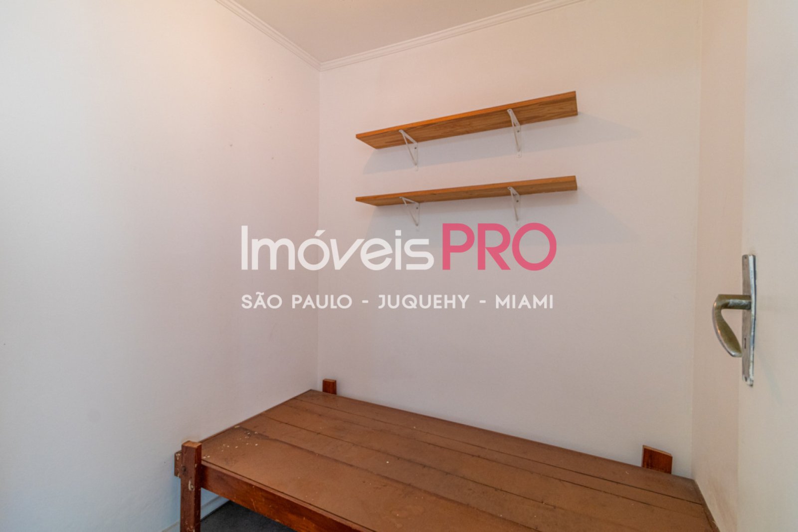 Foto :: https://assets.imoveispro.com.br/thumb/IP38257/apartamento-venda-pinheiros_IP38257_11_1920x1080.jpg?
