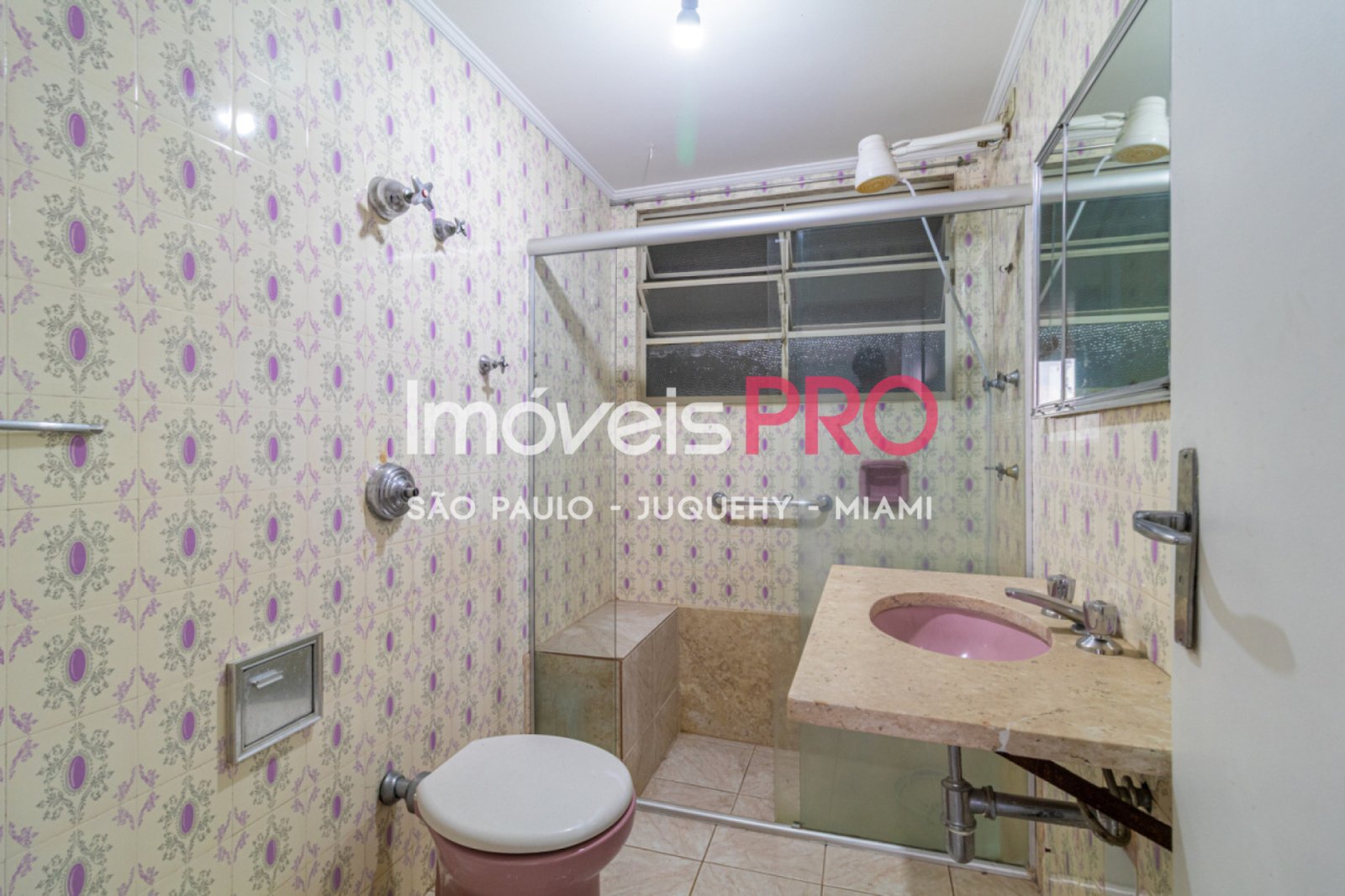 Foto :: https://assets.imoveispro.com.br/thumb/IP38257/apartamento-venda-pinheiros_IP38257_29_1920x1080.jpg?
