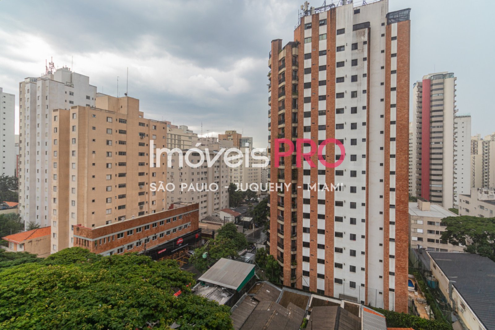 Foto :: https://assets.imoveispro.com.br/thumb/IP38264/cobertura-duplex-venda-moema_IP38264_35_1920x1080.jpg?