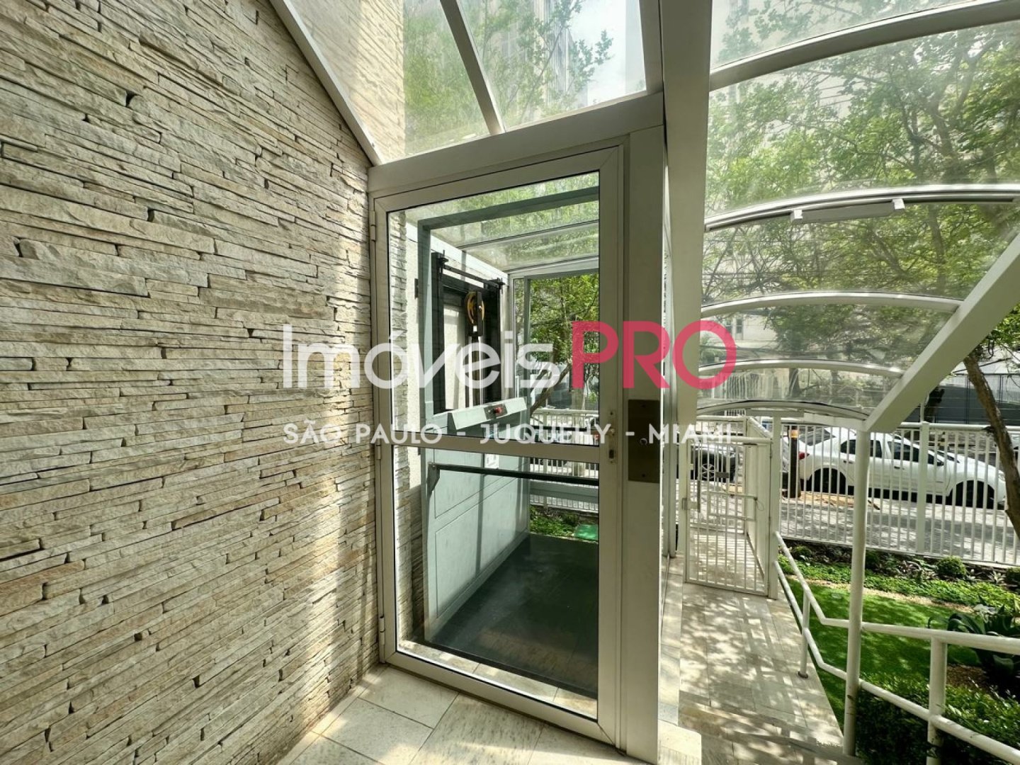 Foto :: https://assets.imoveispro.com.br/thumb/IP38283/apartamento-aluguel-itaim-bibi_IP38283_35_1920x1080.jpg?