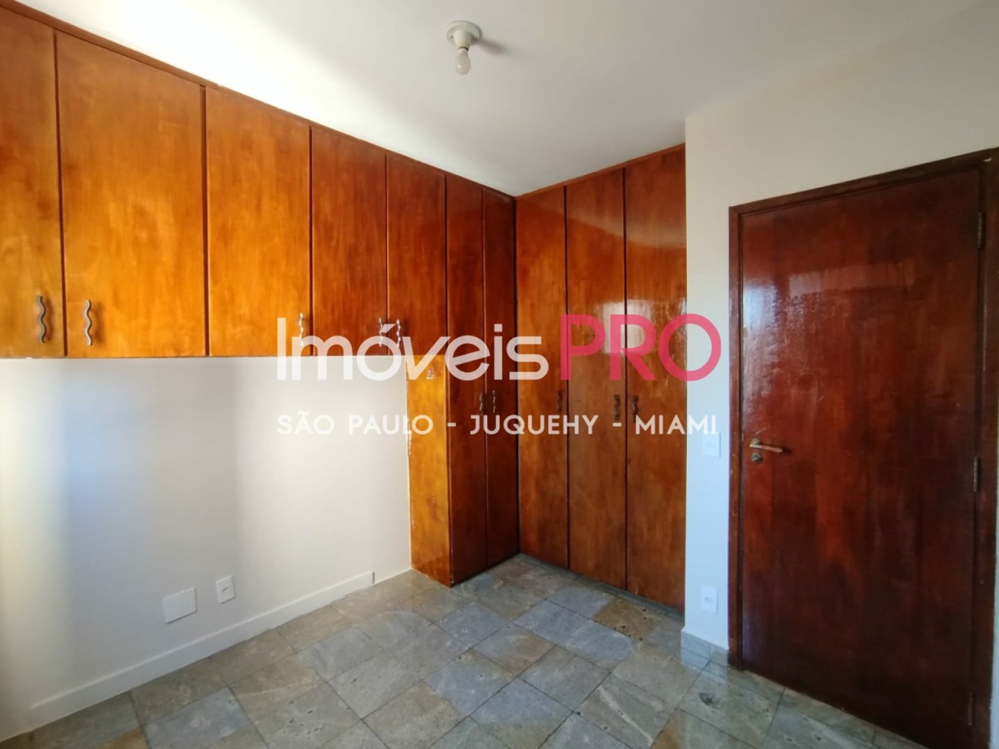 Foto :: https://assets.imoveispro.com.br/thumb/IP38288/apartamento-venda-moema-indios_IP38288_17_1920x1080.jpg?
