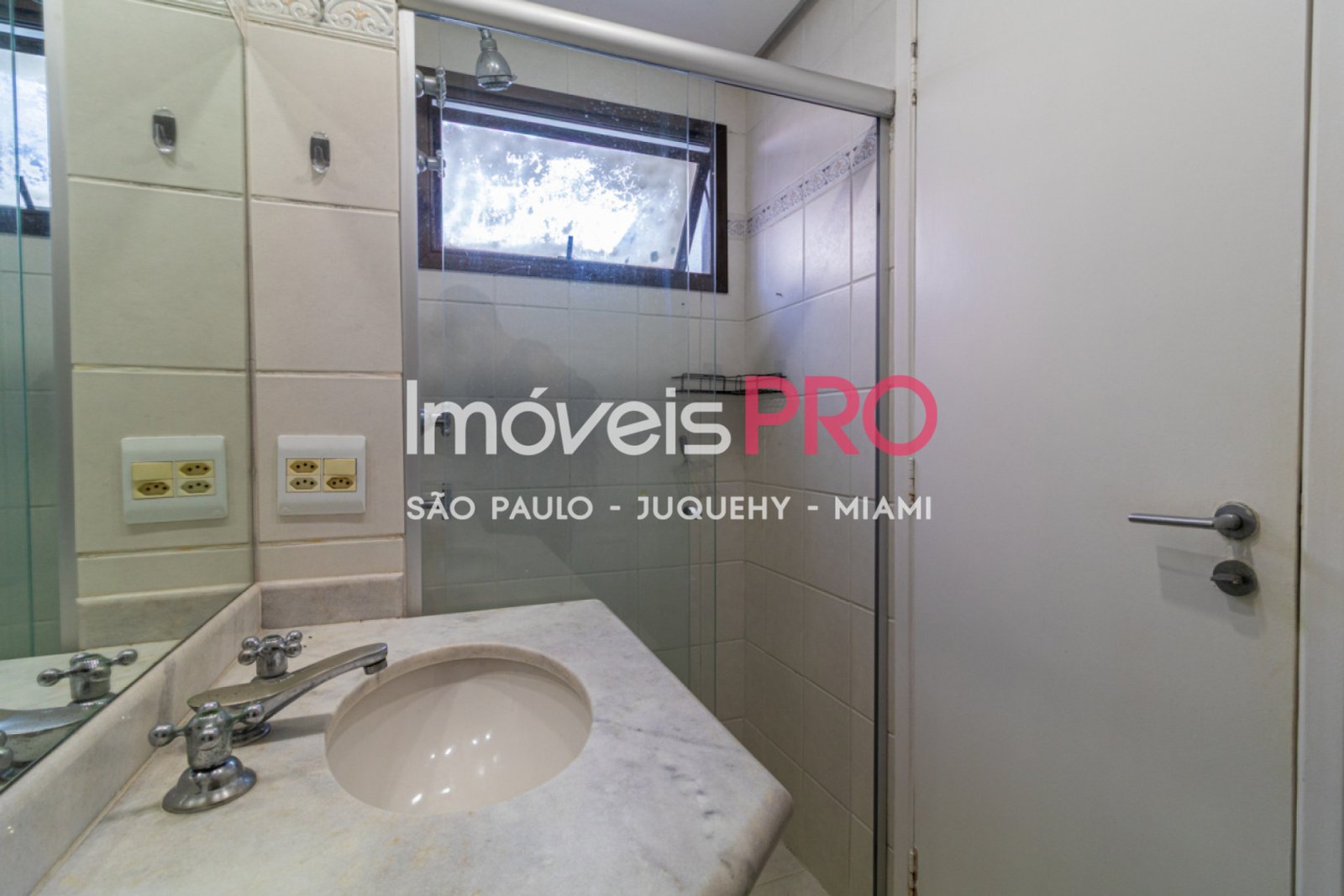 Foto :: IP38315