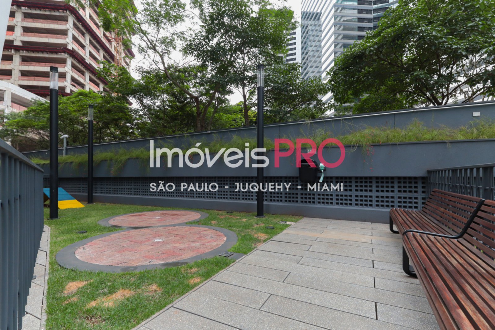 Foto :: https://assets.imoveispro.com.br/thumb/IP38318/duplex-venda-chacara-santo-antonio-zona-sul_IP38318_53_1920x1080.jpg?