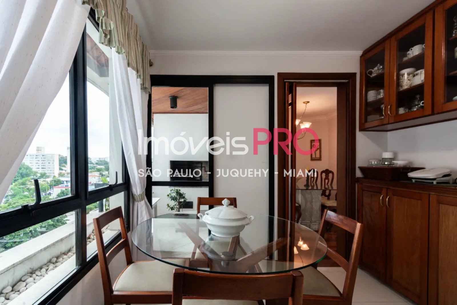 Foto :: https://assets.imoveispro.com.br/thumb/IP38329/apartamento-venda-moema_IP38329_11_1920x1080.jpg?