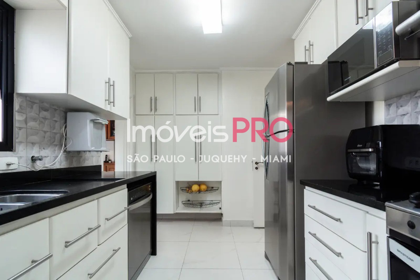 Foto :: https://assets.imoveispro.com.br/thumb/IP38329/apartamento-venda-moema_IP38329_17_1920x1080.jpg?