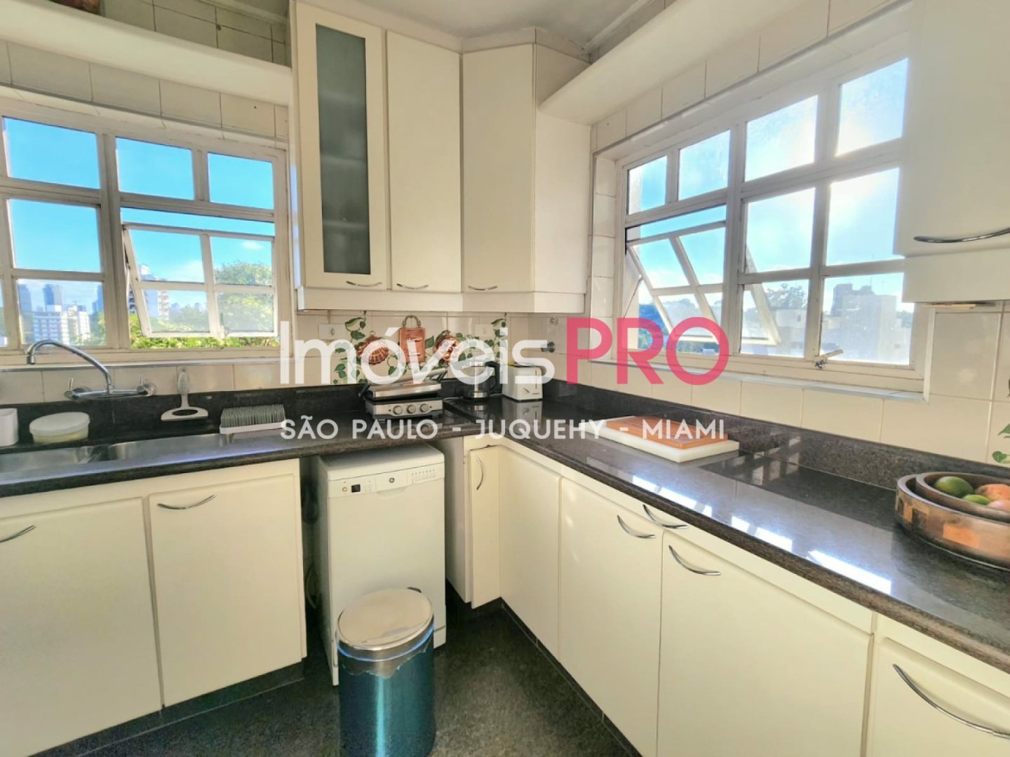 Foto :: https://assets.imoveispro.com.br/thumb/IP38337/apartamento-venda-real-parque_IP38337_11_1920x1080.jpg?