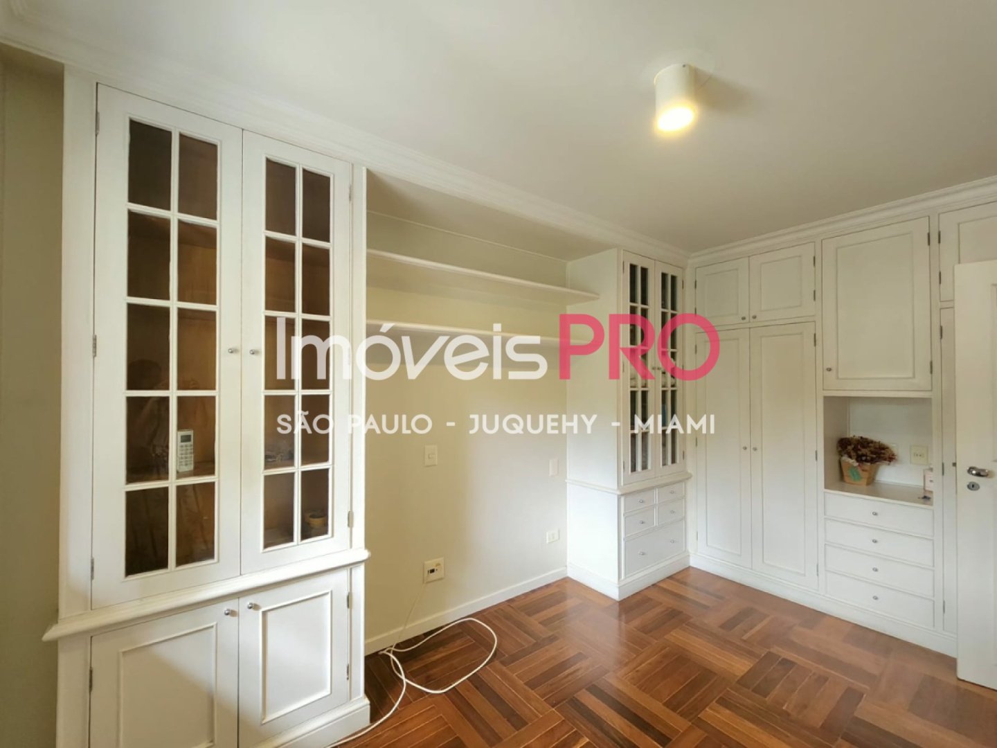 Foto :: https://assets.imoveispro.com.br/thumb/IP38338/apartamento-venda-real-parque_IP38338_17_1920x1080.jpg?