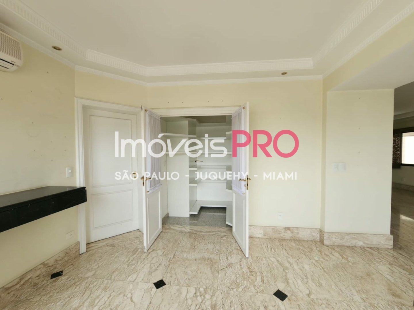 Foto :: https://assets.imoveispro.com.br/thumb/IP38339/apartamento-venda-real-parque_IP38339_11_1920x1080.jpg?