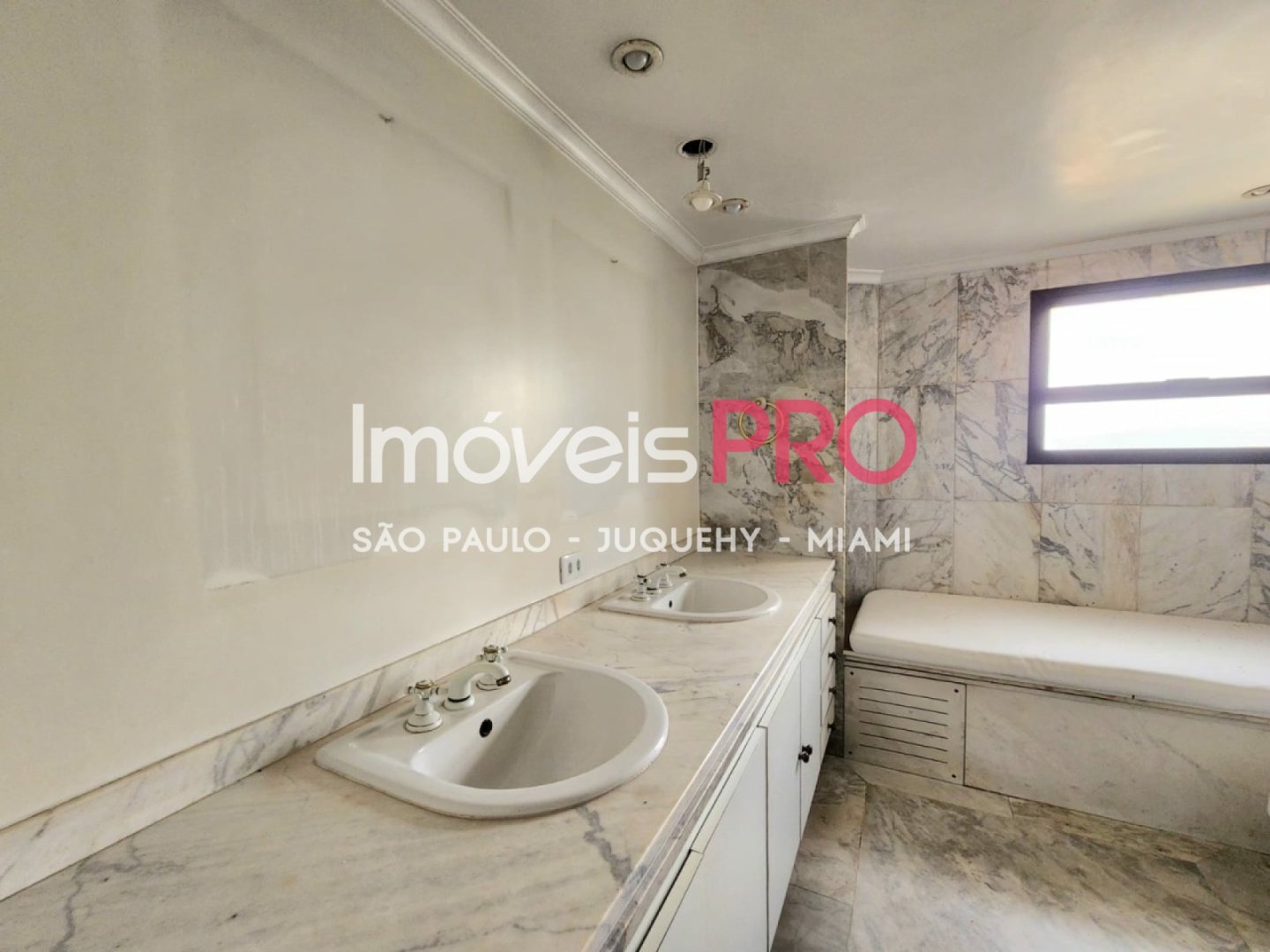 Foto :: https://assets.imoveispro.com.br/thumb/IP38339/apartamento-venda-real-parque_IP38339_23_1920x1080.jpg?