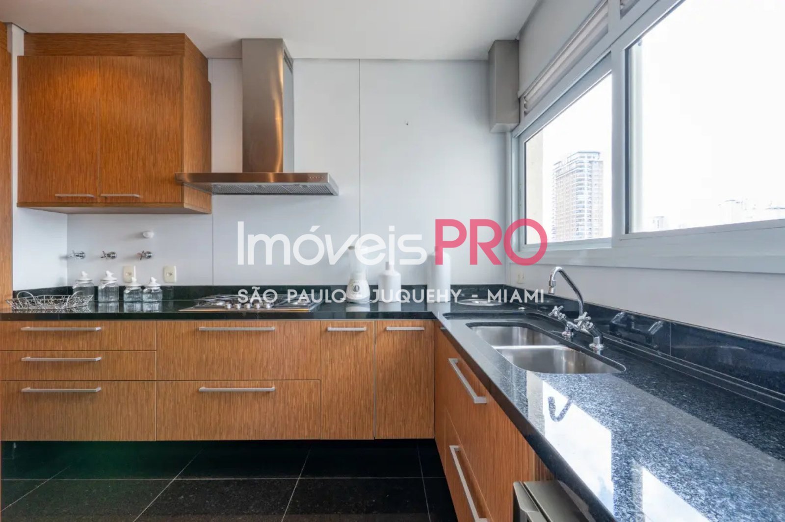 Foto :: https://assets.imoveispro.com.br/thumb/IP38340/apartamento-venda-itaim-bibi_IP38340_17_1920x1080.jpg?