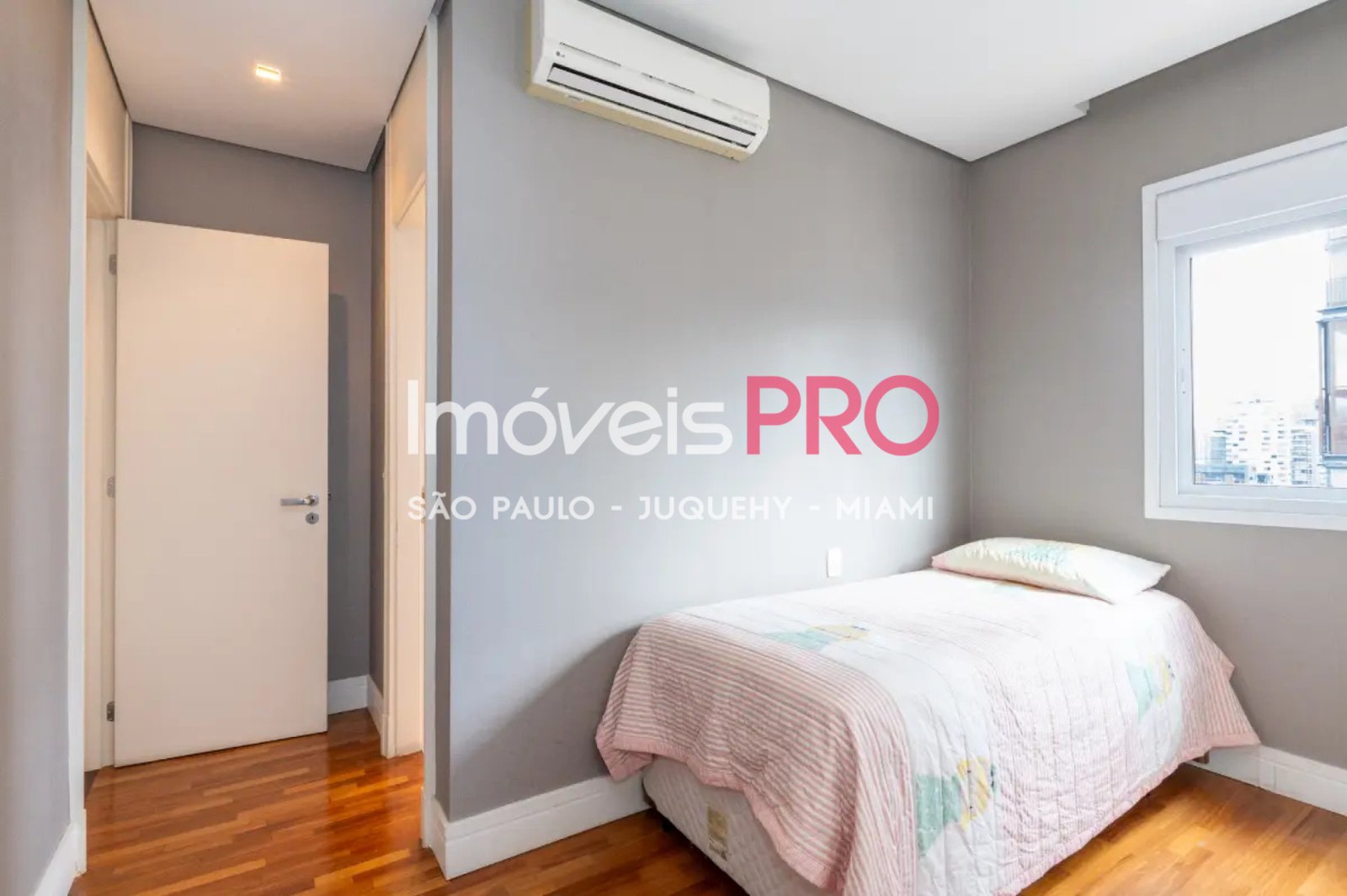 Foto :: https://assets.imoveispro.com.br/thumb/IP38340/apartamento-venda-itaim-bibi_IP38340_29_1920x1080.jpg?