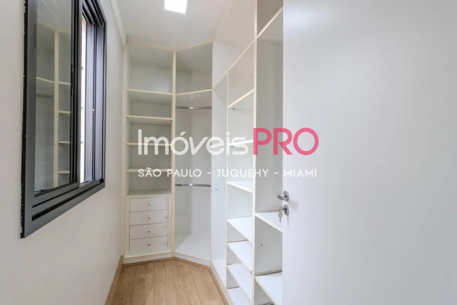 Foto :: https://assets.imoveispro.com.br/thumb/IP38347/apartamento-venda-bosque-da-saude_IP38347_29_1920x1080.jpg?