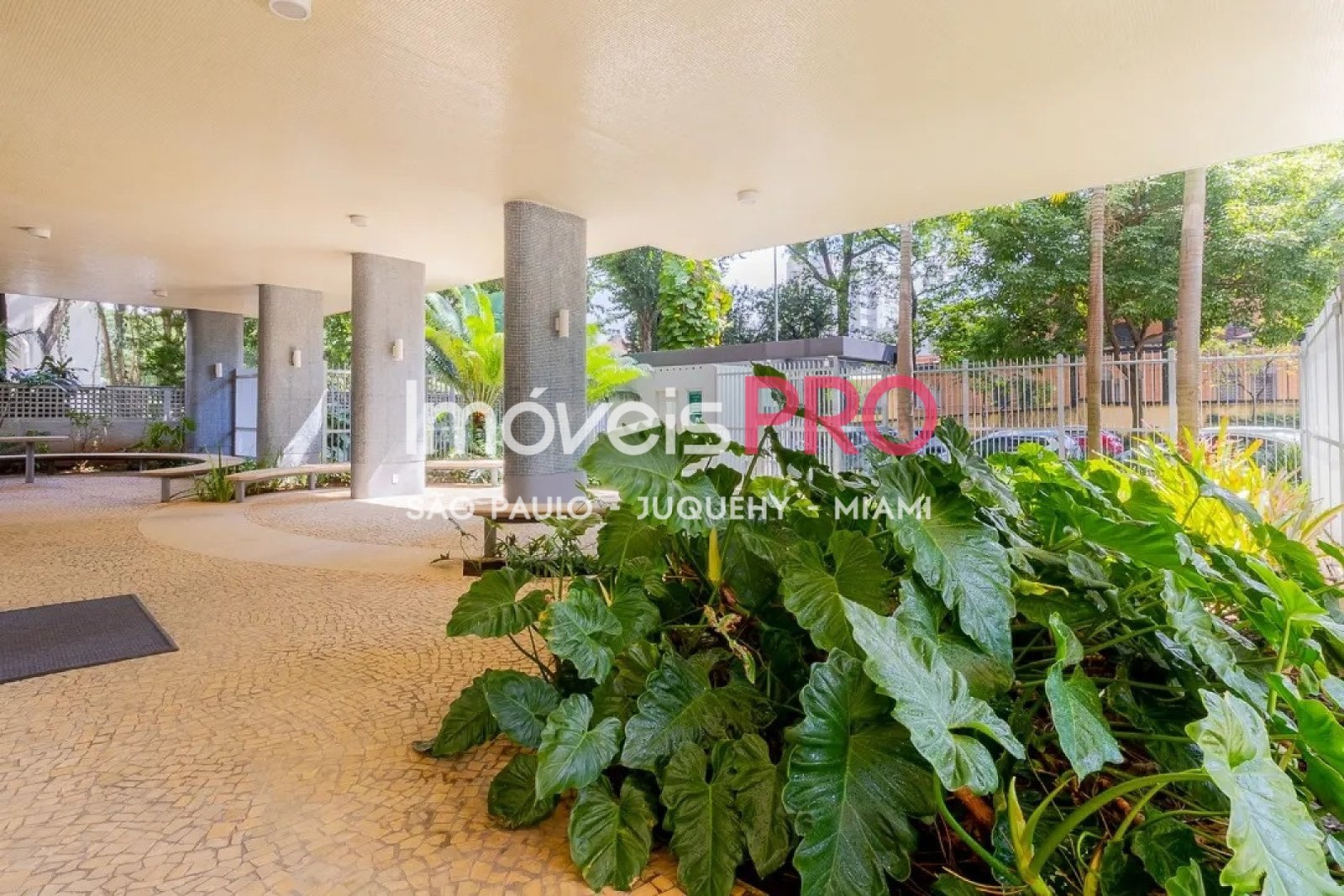 Foto :: https://assets.imoveispro.com.br/thumb/IP38350/apartamento-venda-higienopolis_IP38350_47_1920x1080.jpg?