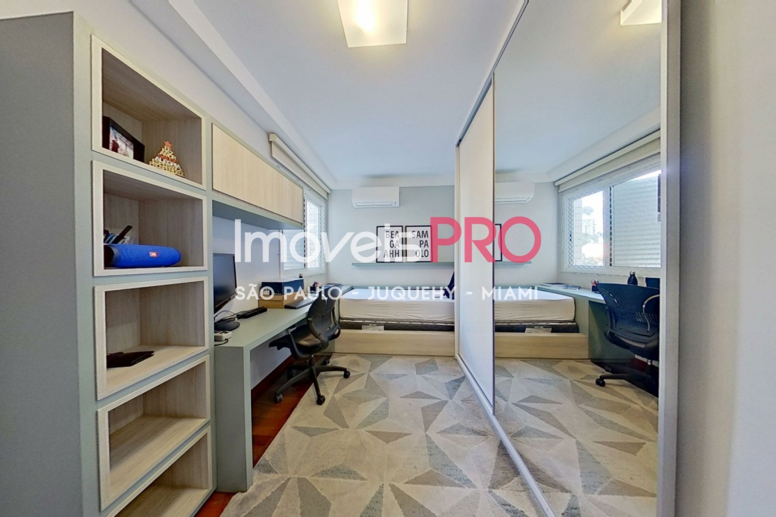Foto :: IP38352