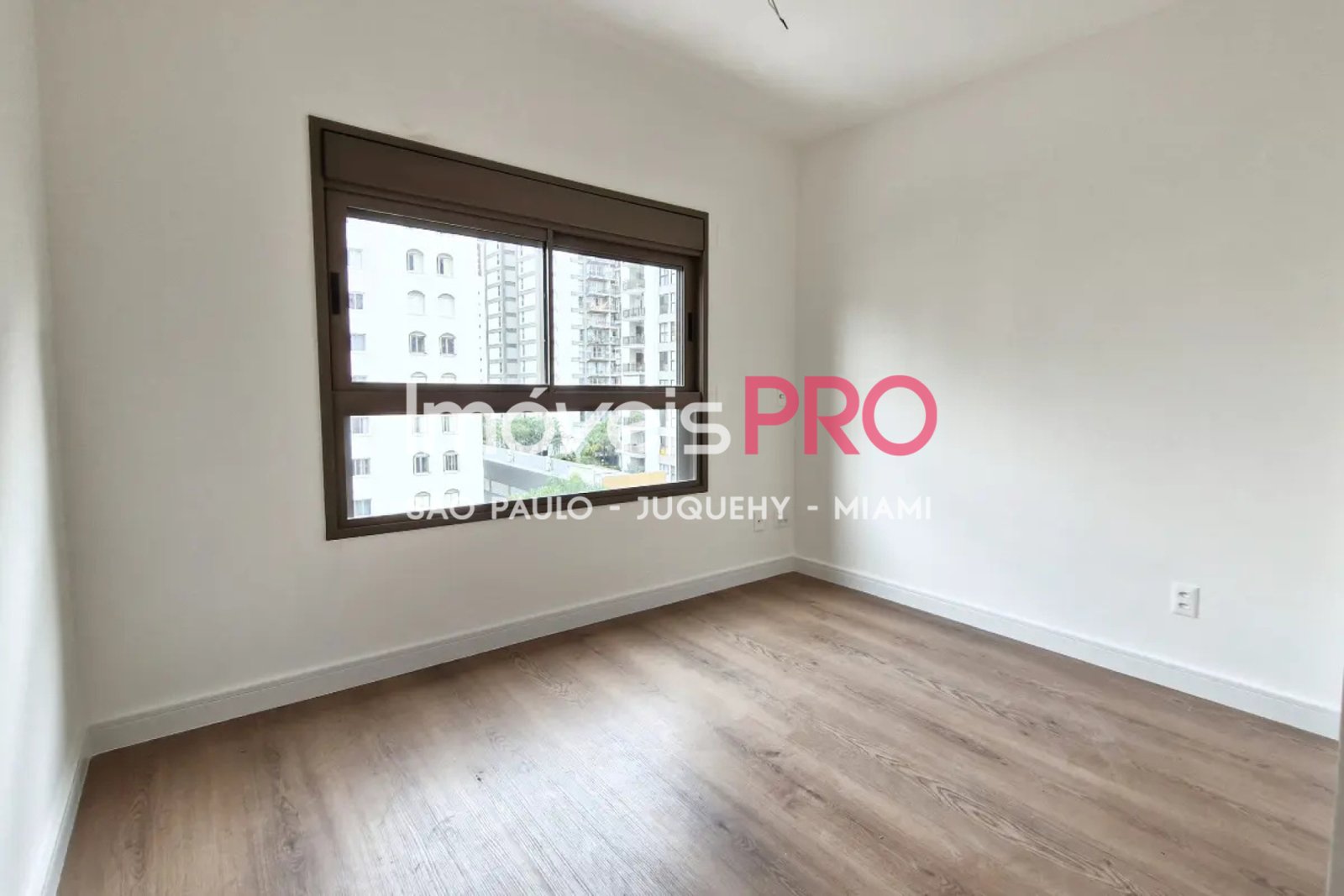 Foto :: https://assets.imoveispro.com.br/thumb/IP38369/apartamento-venda-moema_IP38369_23_1920x1080.jpg?