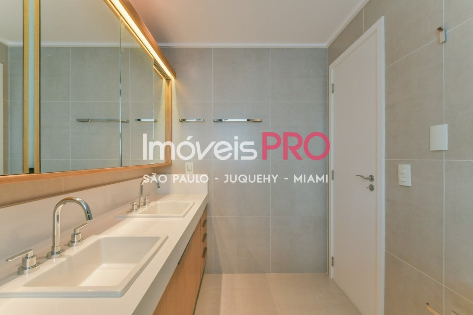 Foto :: IP38417
