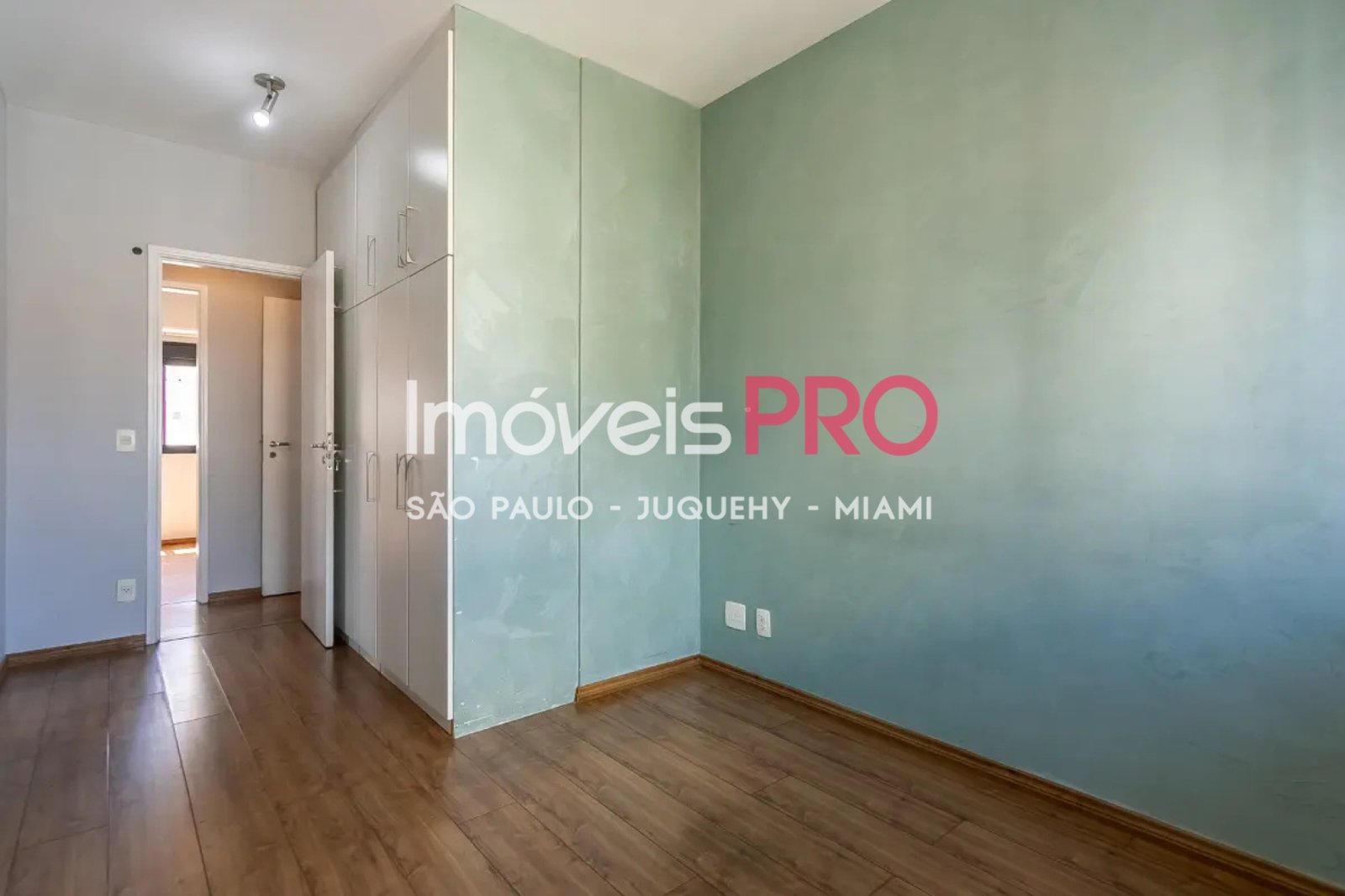 Foto :: https://assets.imoveispro.com.br/thumb/IP38428/apartamento-venda-saude_IP38428_11_1920x1080.jpg?