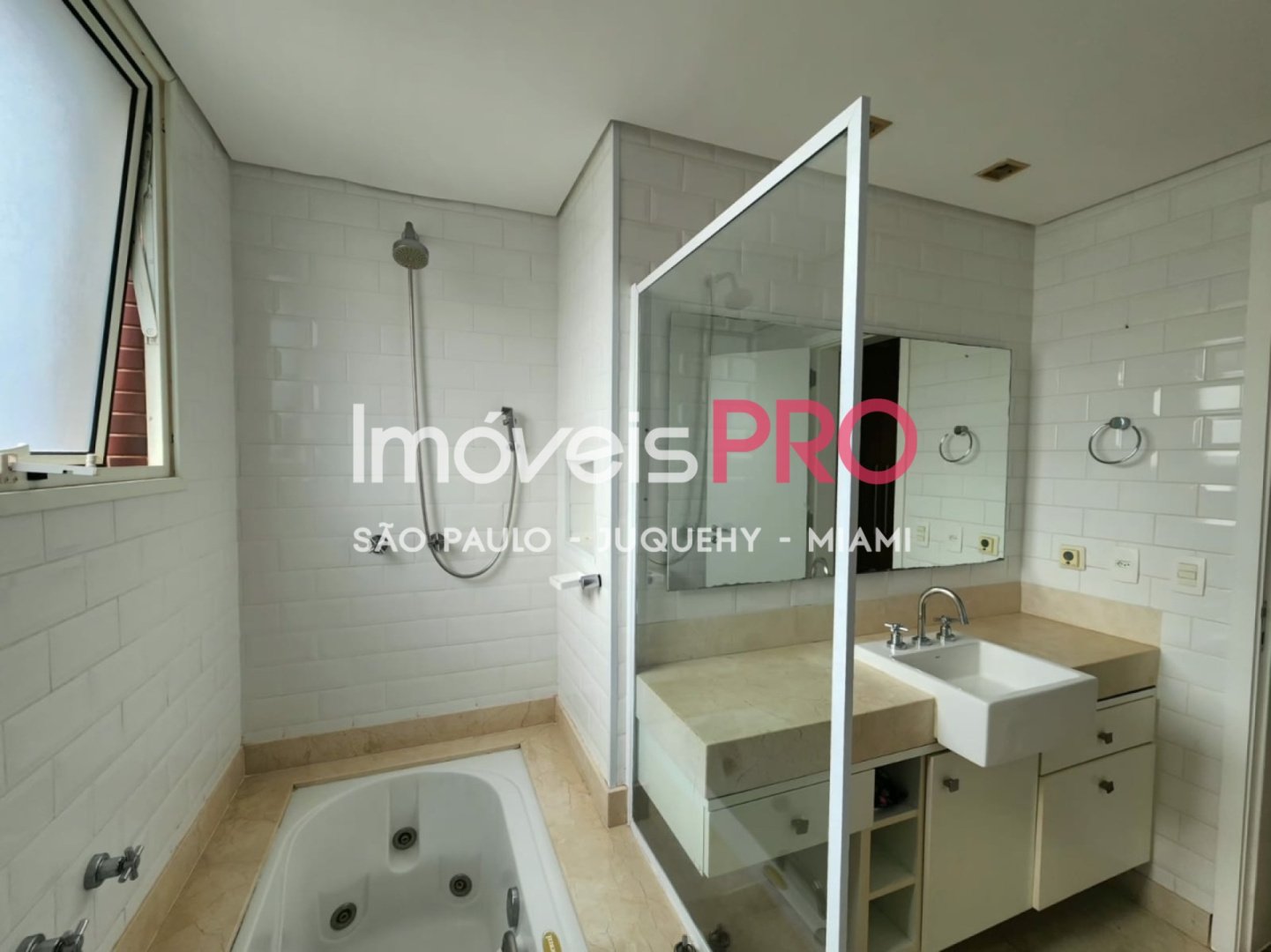 Foto :: IP38438