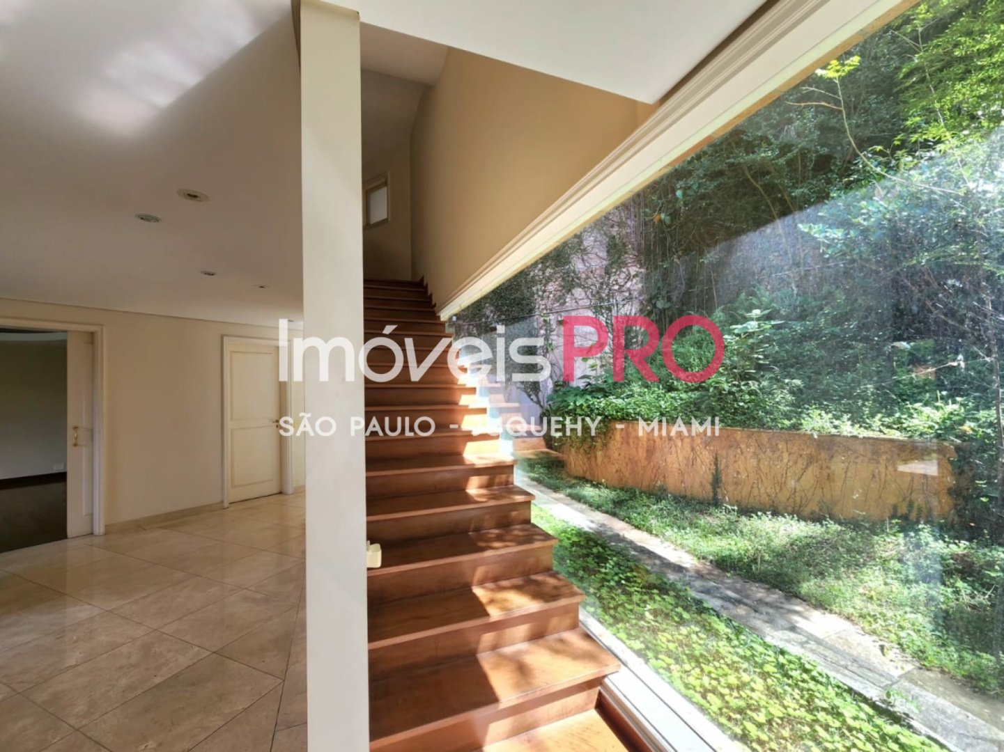 Foto :: https://assets.imoveispro.com.br/thumb/IP38442/casa-venda-vila-morumbi_IP38442_11_1920x1080.jpg?