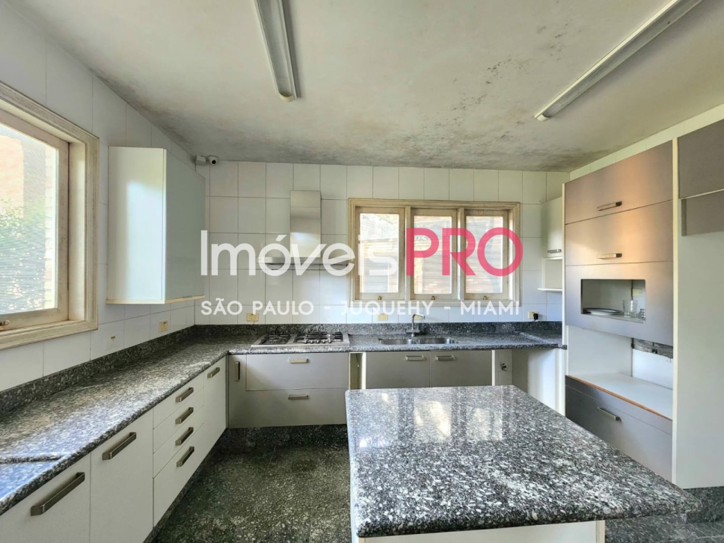 Foto :: https://assets.imoveispro.com.br/thumb/IP38442/casa-venda-vila-morumbi_IP38442_17_1920x1080.jpg?