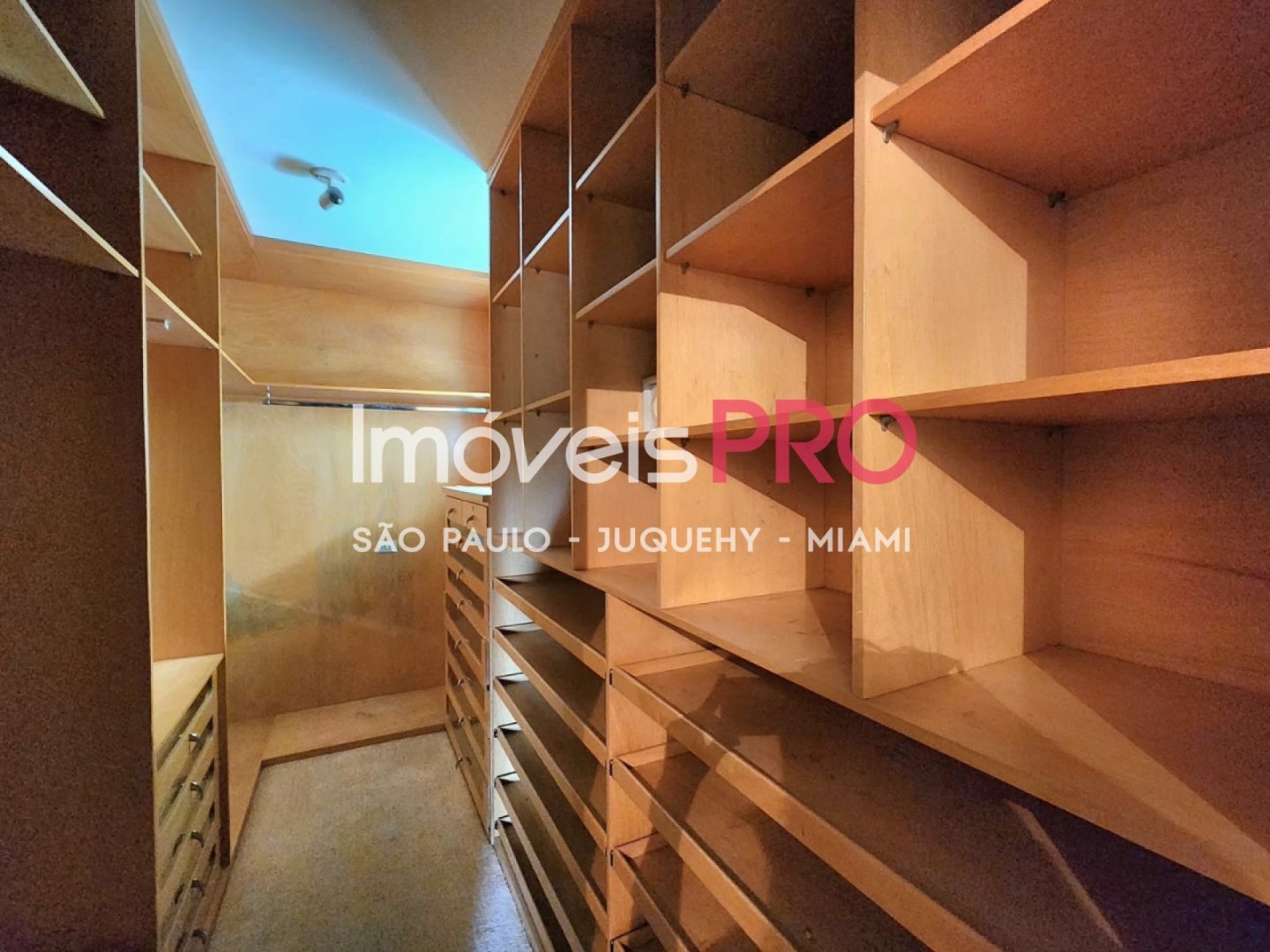 Foto :: https://assets.imoveispro.com.br/thumb/IP38442/casa-venda-vila-morumbi_IP38442_23_1920x1080.jpg?